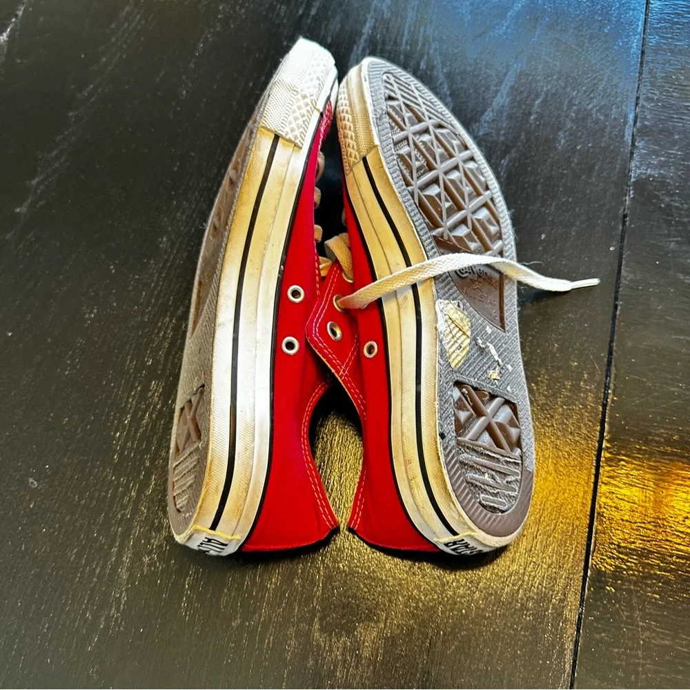 Converse Size 8 Red and White Chuck Shoe All Star - Picture 6 of 8